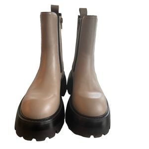 Jeffrey Campbell Tanked chunky Chelsea boots in taupe New never worn size 7.5